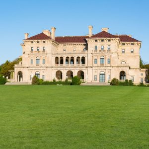 Picture of The Breakers, a Gilded age mansion from the front lawn