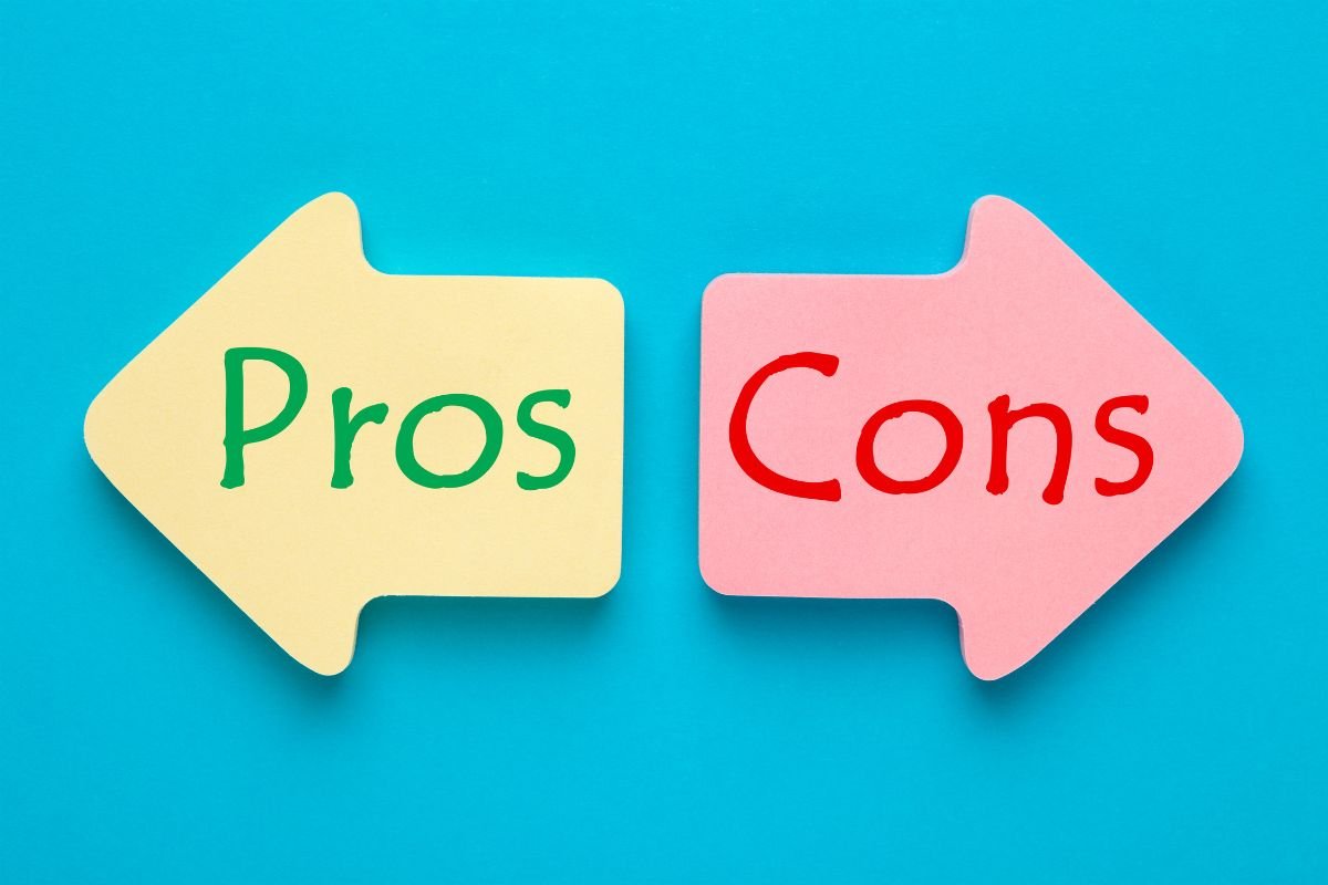 Arrows pointing in opposite directions: Pros and Cons